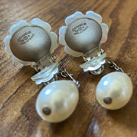 🆂🅾🅻🅳 Auth Vintage Chanel Camellia Earrings - Picture 10 of 13